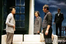 [포토] 사라저가는 병정인형과 살해되는 남녀