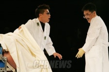 [포토]연극 ’풍선’, ″누가 부풀고 있는지 와서보라!″