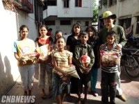 인도 바나나 어린이 합창단, 오페라 나들이 나서