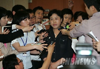 [포토]통합진보당 윤금순 비례대표 1번 당선인 사퇴 기자회견