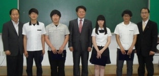[부산경남]경남은행합천지점, 고교생에 장학금 전달