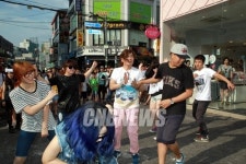 [포토]홍대 거리에 나타난 안근석?, 안상수!!