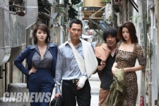 영화 ‘도둑들’ 전국 누계 688만 돌파…심상치 않네