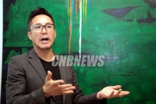 [포토]붉은 산수의 작가 이세현, 색을 확 바꿨네!