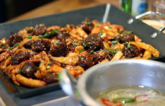 차별화된 치킨체인점, 60년대 향수 고스란히 간직한 칠성포차