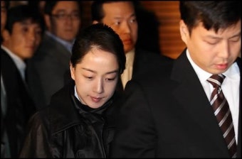 노현정 고 정주영 회장 10주기 제사 참석, 현대가 며느리답게 기품있게