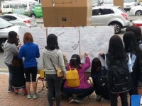 [포토]순천시 연향동 국민은행 앞 제발 살아 돌아오라 애타는 기원의 손길 이어져