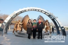 [포토]유준상 이사장, 대만 뤼슈렌 前 부총통·로즈마리 필리핀 국회의원과 DMZ방문