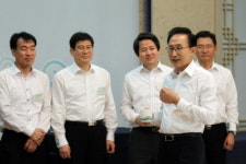 이 대통령, 내곡동 수사 비판에 그게 바로 정치