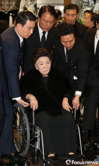 입관식 마친 손명순 여사
