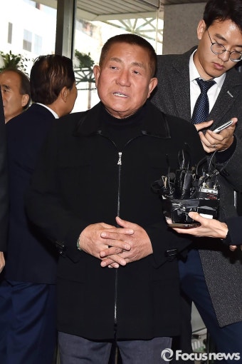 김 전 대통령 빈소찾은 방송인 이상용
