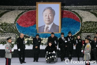 슬픔에 잠긴 김영삼 대통령 유가족
