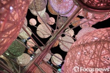 압구정 현대백화점 앞 트리조명