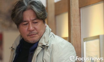 최민식, 날카로운 눈빛