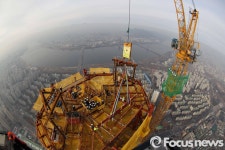 롯데월드타워 123층 대들보 안착