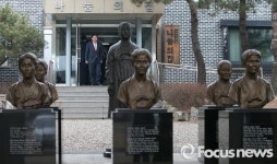 나눔의 집 방문한 원유철 원내대표