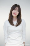 미소짓는 가수 김나영