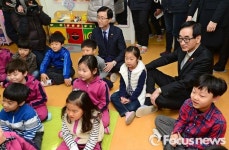 유치원 수업 참관하는 이준식 사회부총리