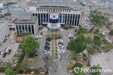 거창군청 전경.