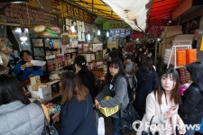 밸런타인데이 하루 앞둔 방산시장