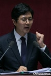 토론 이어가는 김광진 의원
