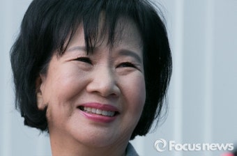 [포커스포토] 미소 짓는 손혜원
