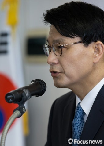 [포커스포토] 무소속 출마 선언 기자회견하는 윤상현 의원