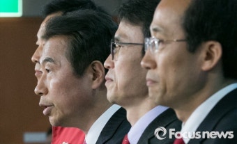 [포커스포토] 초조한 모습의 與 무공천 후보