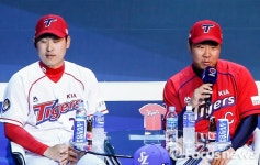[포커스포토] 각오 밝히는 이범호