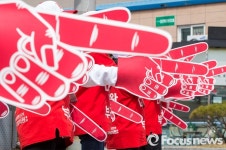 [포커스포토] 콕콕 찍어