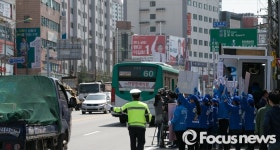 [포커스포토] 선거유세 불편 겪는 교통