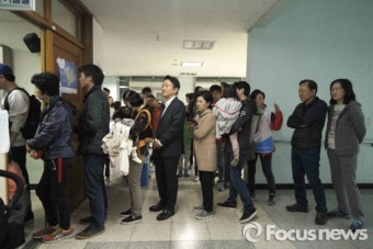 남경필 지사도 '소중한 한표'…1시 기준 경기 투표율 37.1%