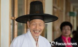 [포커스포토] 훈장의 미소