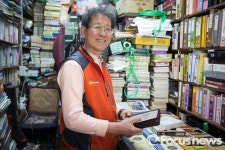 [포커스포토] 밝게 웃는 평화시장 서점 연합회 회장