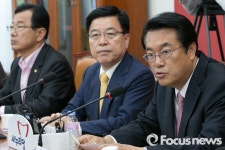 [포커스포토] 정진석 가습기 피해...국회 청문회