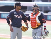 [포커스포토] 보크 판정에 열받은 로저스