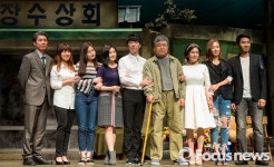 [포커스포토] 포즈 취하는 장수상회 출연진