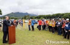 시각장애인, 소설 토지 무대 트레킹…발과 감각으로 읽다