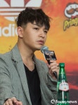 [포커스포토] [K-포토] 진지하게 답변하는 사이먼도미닉