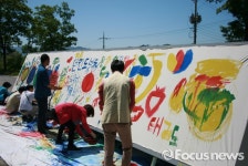 조금 부족하지만 우리의 이웃…도화지 위에 자유를 그리다