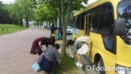 ‘그린파트너 창원대-봉림동주민센터, 환경정화에 ‘구슬땀’