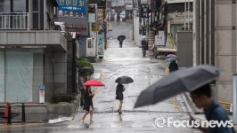 [포커스포토] 비와 골목