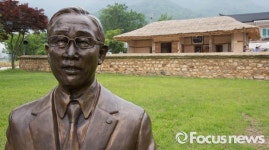 [포토] 반기문 생가 앞 동상