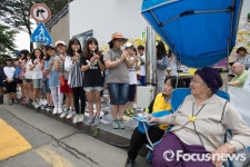 [포토] 길원옥 할머니 앞에서 리코더 공연