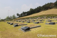 [포토]  6월10일, 외로운 민주화운동기념공원 묘역