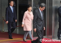 [포토] 개원식 마치고 나서는 박근혜 대통령