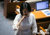 [포토] 생각 많은 김수민 의원