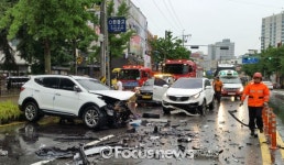 전주서 빗길 승용차 3대 충돌…3명 부상