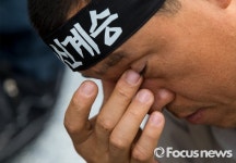 [포토] 슬픔 잠긴 노동자