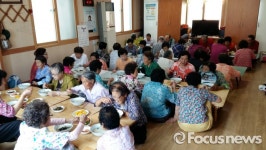 미수동자원봉사협의회 보양죽 드시고 여름 거뜬히 나세요